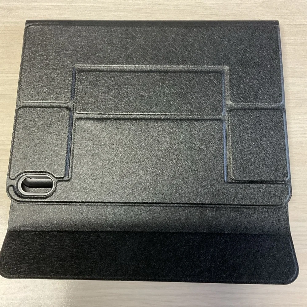 iPad Keyboard Case + charge cord - fits 10”x7” NEW